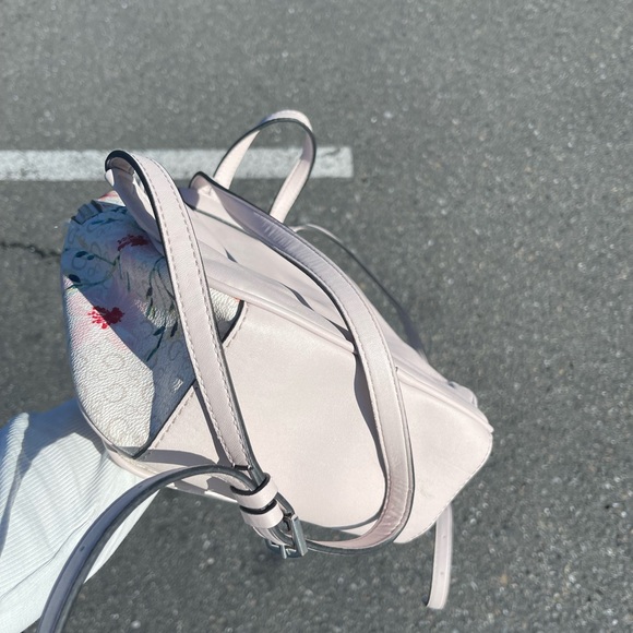 Guess backpack - Picture 3 of 5